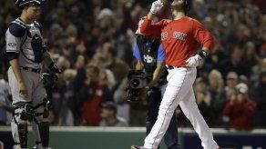 Medias Rojas pegan primero y derrotan 5-4 a Yanquis