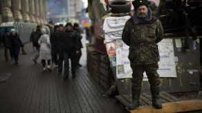 Occidente busca salida a la crisis en Ucrania y salvarla del colapso económico