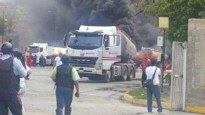 Explota tanque de combustible en centro de distribución venezolano Explota tanque de combustible en centro de distribución venezolano
