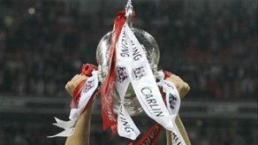 Liverpool atrapa la Copa de la Liga por penales ante Cardiff