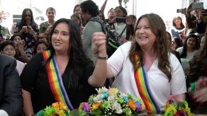 Se casan principales activistas por derechos gays en Ecuador