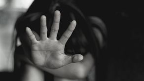 Según la iniciativa, la imposibilitación se aplicaría para los acuerdos que otorgan medidas como casa por cárcel, trabajo comunitario y reportes periódicos en beneficio de los agresores sexuales.