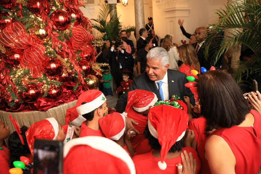 Presidencia de Panamá realiza encendido navideño 2025