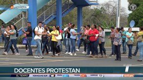 Docentes protestaron en Divisa para exigir plazas de empleo