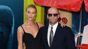 Rosie Huntington-Whiteley no deja de aprender en su papel de madre