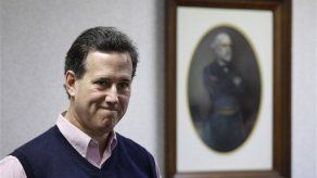 Santorum fustiga a EEUU por censurar muerte de científico iraní