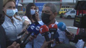 El ministro de Salud de Panamá, Luis Francisco Sucre, y la ministra consejera de Salud, Eyra Ruiz.