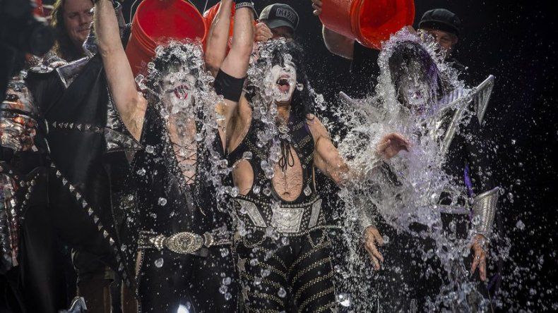 El Reto del balde de agua helada bate récords como lo más visto de YouTube