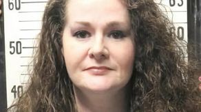Christa Pike, condenada a muerte en Tennessee, sobrevive a intento de ejecución con inyección letal. Christa Pike, condenada a muerte en Tennessee, sobrevive a intento de ejecución con inyección letal.