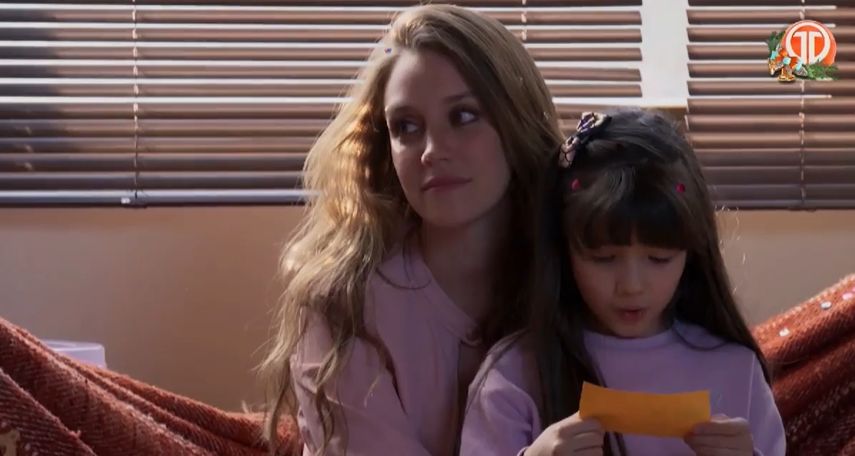 ENFERMERAS | Nicolás le pide permiso a la hija de Manuela para ser su novio