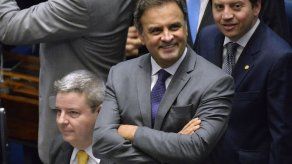 Neves recupera mandato de senador en Brasil tras denuncia por corrupción