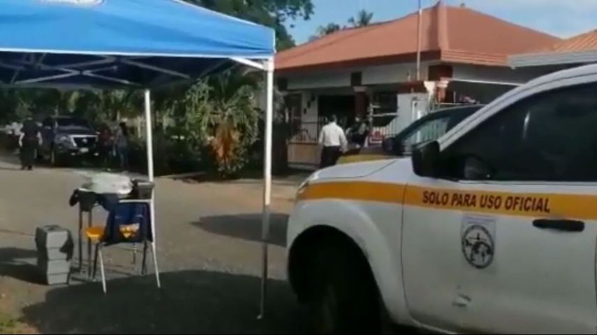 La Policía Nacional y el Ministerio Público iniciaron las investigaciones para esclarecer este posible femicidio.