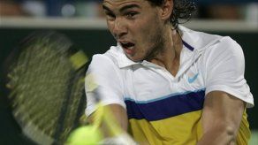 Murray vence a Federer y Nadal gana fácil en Abu Dhabi