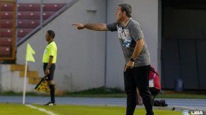 Juan Carlos García deja de ser el DT del Tauro luego de la derrota ante Plaza