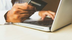 En estas fechas festivas, la ciberseguridad es clave para evitar estafas.