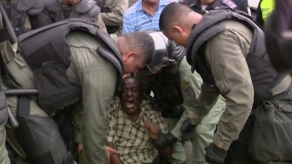 Jubilados cierran avenida de los Mártires exigiendo aumento