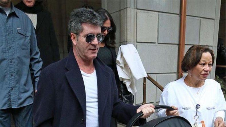 Simon Cowell lleva a su bebé a una reunión de negocios