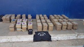 Aprehenden a 2 personas que transportaban 238 paquetes de drogas en Aguadulce