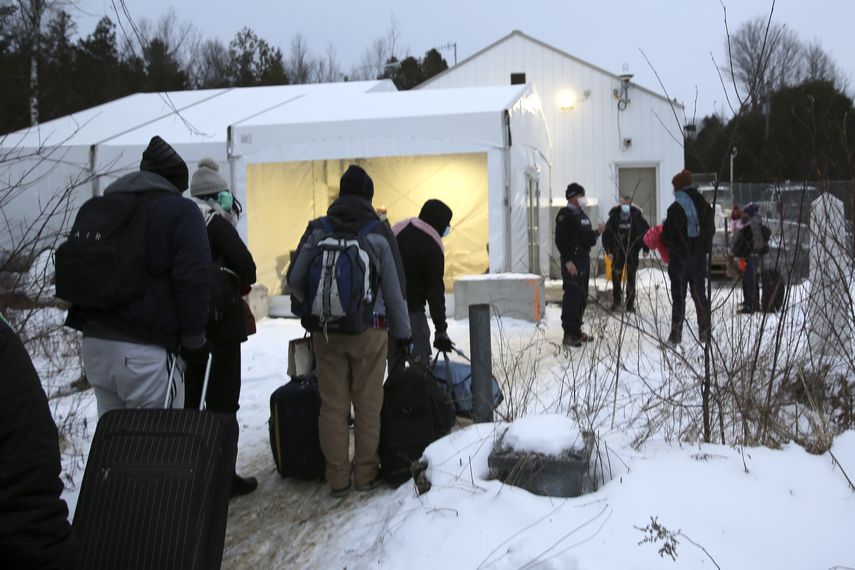Un flujo renovado de migrantes&nbsp; buscan refugio en Canadá