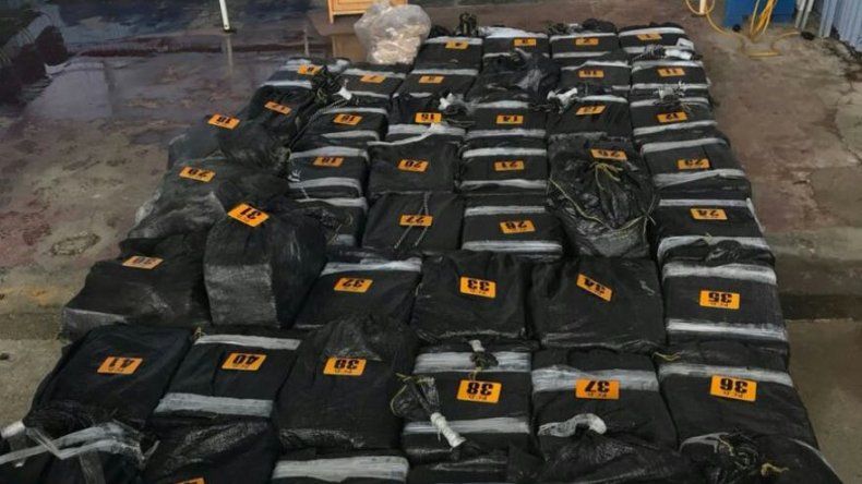 Detienen a costarricenses con 809 kilos de cocaína en una embarcación