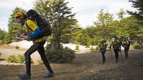 Un equipo de atleta participando en Adventure Race.&nbsp;