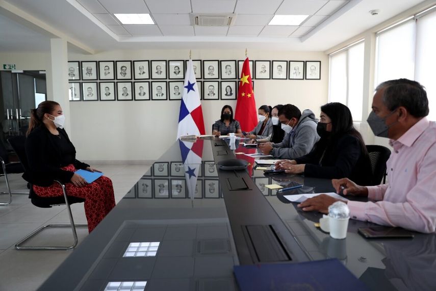 Estos estudiantes panameños estarán realizando estudios en China en las áreas de economía