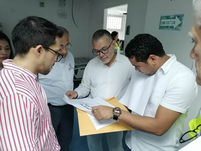 “Es un hospital que tiene muchas posibilidades para un funcionamiento muy adecuado para este tipo de pacientes y las áreas que se están pensando para la medicina de radiación son suficientes y podrán contar con equipos de última generación”, destacó. “Es un hospital que tiene muchas posibilidades para un funcionamiento muy adecuado para este tipo de pacientes y las áreas que se están pensando para la medicina de radiación son suficientes y podrán contar con equipos de última generación”, destacó.