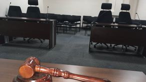 Se requirieron de ocho jueces de garantías para la imputación de cargos a estas 56 personas vinculadas a los de falsificación de documentos, estafa, asociación ilícita y corrupción de funcionarios públicos.