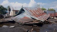 Terremoto de magnitud 7,7 en Indonesia deja casi 50 muertos y 2,000 evacuados. Terremoto de magnitud 7,7 en Indonesia deja casi 50 muertos y 2,000 evacuados.