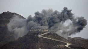 Seúl arrasa puestos fronterizos con dinamita