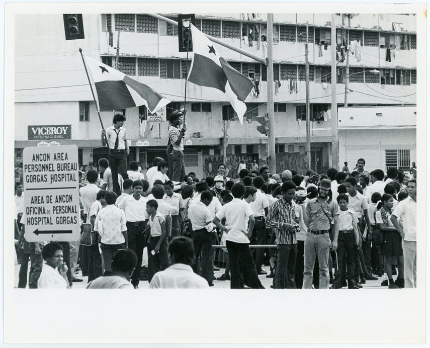 Manifestación de panameños en la frontera con la Zona del Canal. Manifestación de panameños en la frontera con la Zona del Canal.