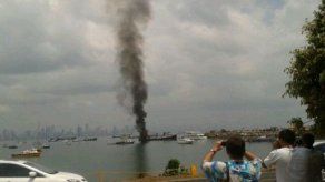 Bomberos logran sofocar incendio en remolcador en Causeway de Amador