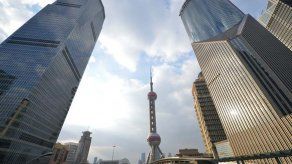 El mayor rascacielos de China celebra sus cinco años con espectáculo de luces