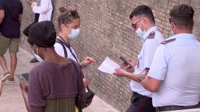 Policía italiana desmantela red de venta de falsos pases sanitarios