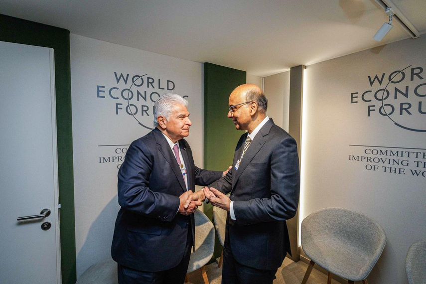 Presidente Mulino junto al presidente de Singapur.