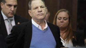 Harvey Weinstein es abucheado en un evento en NY