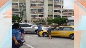 Vídeo muestra pelea entre taxista y dos personas en Costa del Este Vídeo muestra pelea entre taxista y dos personas en Costa del Este