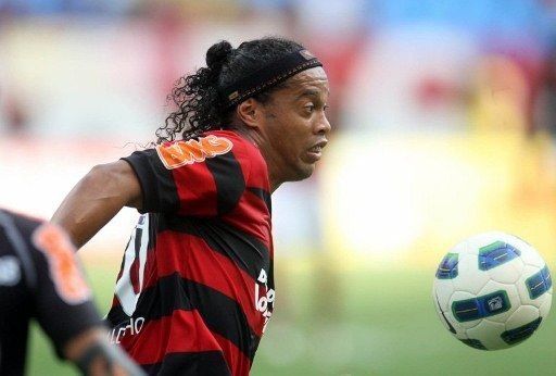 Ronaldinho provoca revuelo entre los hinchas bolivianos