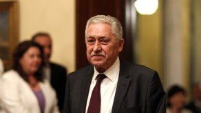 Negociaciones en busca de coalición en Grecia seguirán el martes