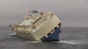 Realizan último intento por rescatar buque en las costas de Francia