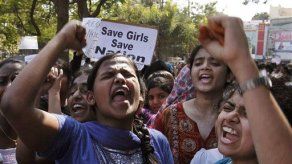 Muere en India sospechoso de violación grupal