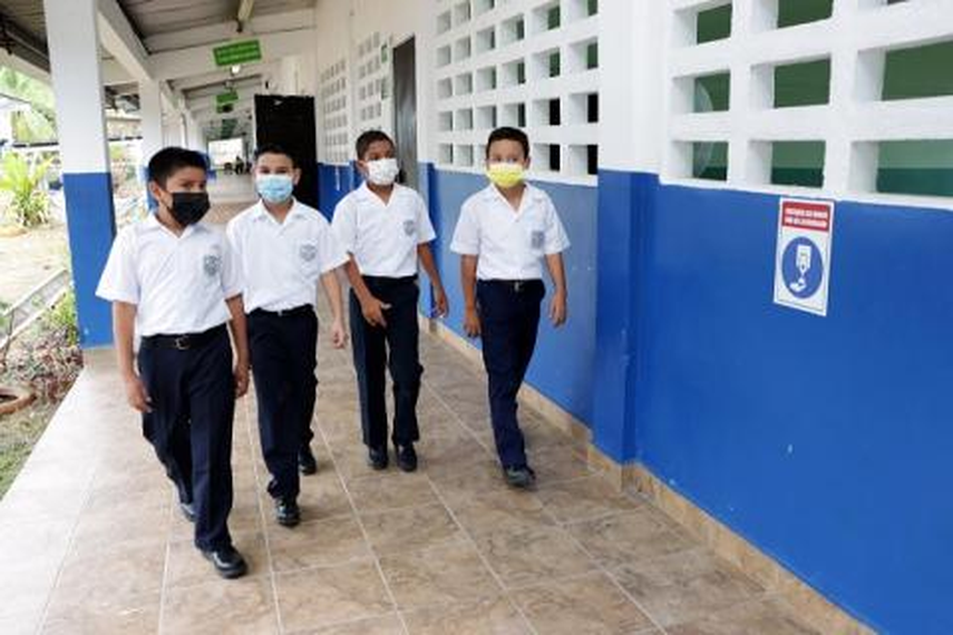 Meduca. Niños ingresando a las aulas de clase