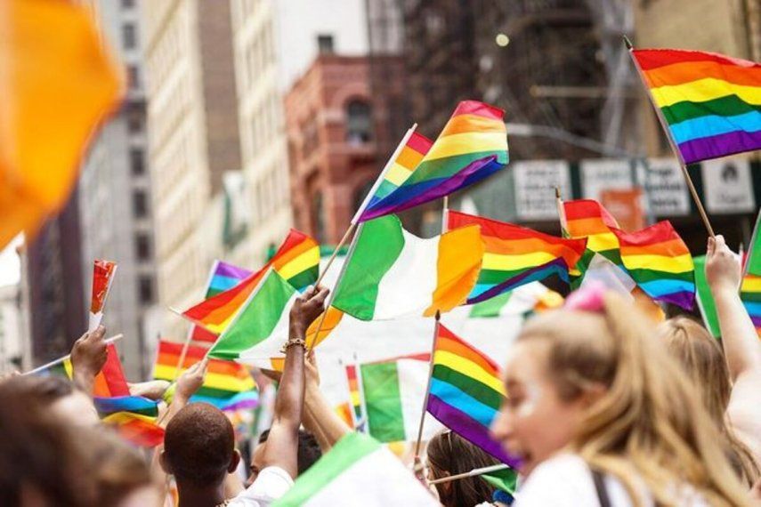 La Marcha del Orgullo Gay nace de un motín contra la Policía de 1969 frente al bar gay Stonewall Inn en Manhattan.