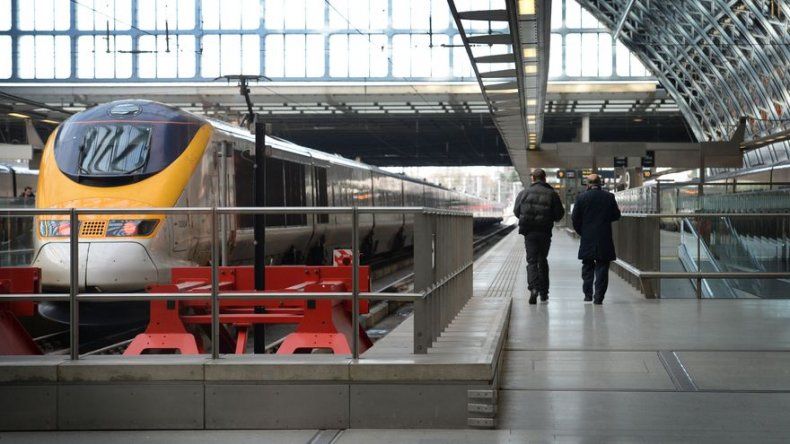 Incendio de camión obliga a suspender trenes en el Eurotúnel