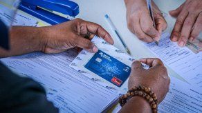 Se estima que aproximadamente 813 mil estudiantes recibirán este beneficio. Se estima que aproximadamente 813 mil estudiantes recibirán este beneficio.