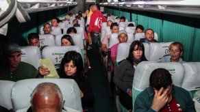 Migrantes cubanos cruzan territorio guatemalteco en travesía a Estados Unidos