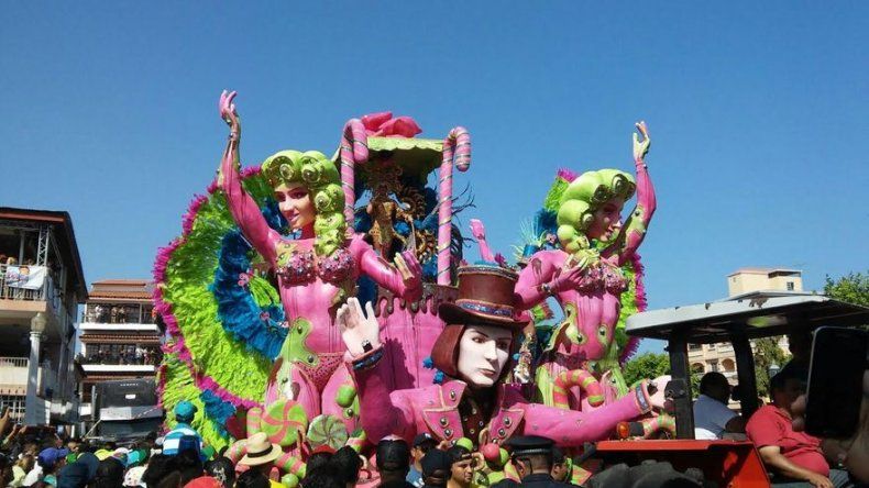 Colorido culeco de Año Nuevo en Las Tablas con tres reinas