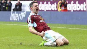 Chelsea desaprovecha; Leicester se hunde