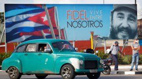 Economistas conocedores de la economía de Cuba se han mostrado convencidos de que el dólar seguirá circulando en el mercado informal.