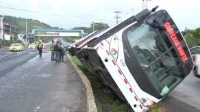 Metro Bus cayó en cuneta en Ciudad Bolívar